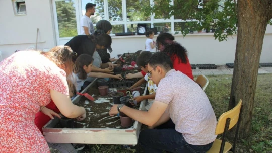 Engelli çocuklara bahçe terapisi