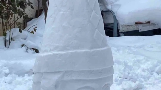 Engelli eğitmen yağan karı sanata dönüştürdü