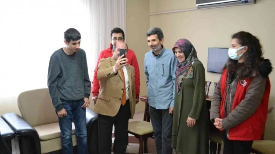 Engelli gence doğum günü sürprizi