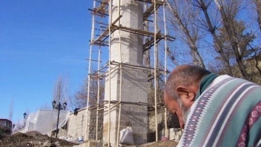 Eserlere eser katan taş ustasına vefa
