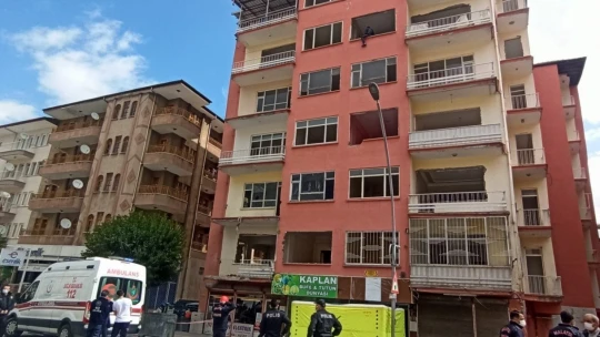 Eşi boşanma davası açınca intihar etmek istedi