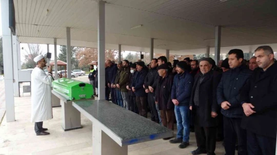 Eşi tarafından öldürülen hamile kadın defin edildi