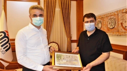 Eski makamına bu kez ziyaretçi olarak geldi