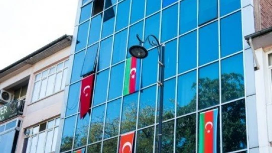 ESKKK'dan Azerbaycan'a bayraklı destek