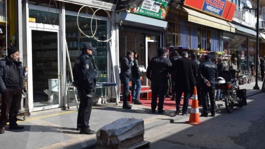 Esnafın silahlı kavgasında kan aktı