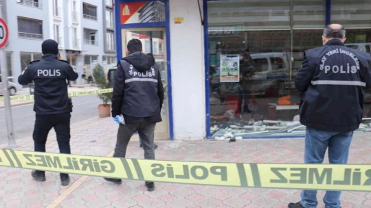 Esnafların baltalı bıçaklı kavgasında yaralılar var