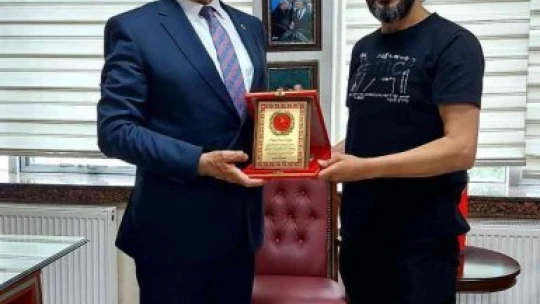 ESOB Başkanı Keskin'den 'Dünya şampiyonuna' plaket