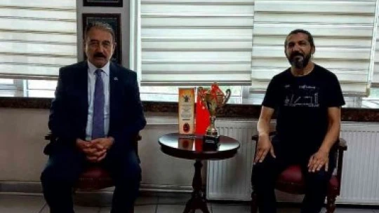 ESOB Başkanı Keskin'den 'Dünya şampiyonuna' plaket