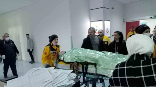 Eşya almaya çıkıp enkazda kaldılar