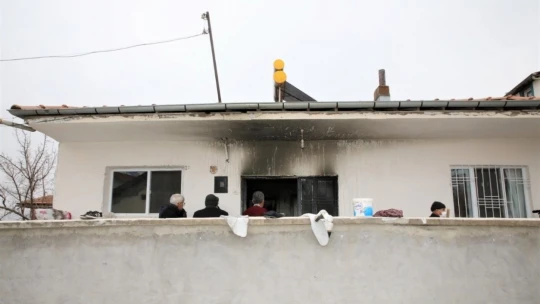 Evi yanan aileye Başkan Güder sahip çıktı