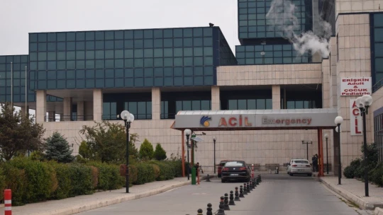 Evinde eşya taşırken düşerek başını çarpan yaşlı kadın yaralandı