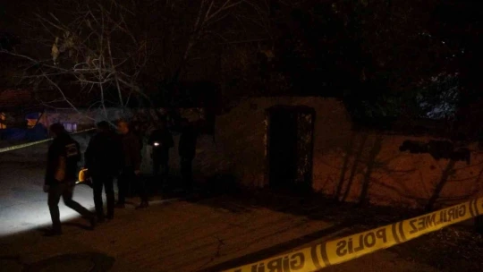 Evinin önünde silahlı saldırıya uğradı