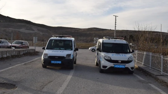 Faciayı yol kenarındaki kayalar önledi: 3 kişi ölümden döndü