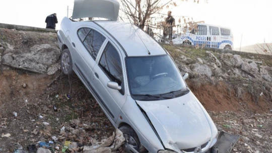 Faciayı yol kenarındaki kayalar önledi: 3 kişi ölümden döndü