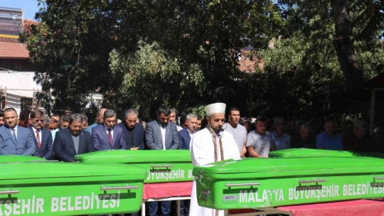Feci kazada ölen 6 kişilik aile defnedildi