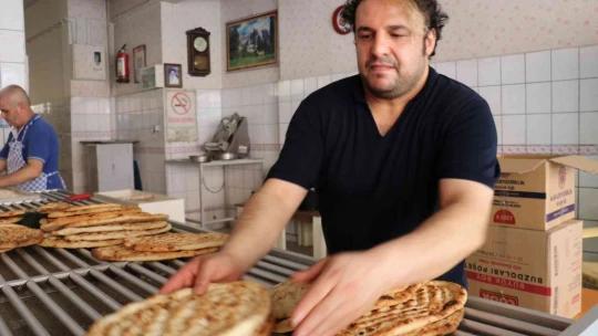 Fırıncıların 400 derece ateşin karşısında ekmek mücadelesi
