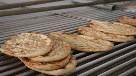 Fırıncıların 400 derece ateşin karşısında ekmek mücadelesi