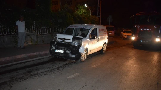 Freni boşalan tır ortalığı savaş alanına çevirdi