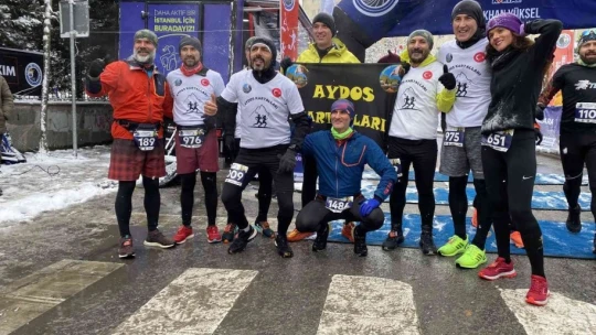 Gazeteci Uğur Mumcu için soğuğa aldırış etmeden koştular