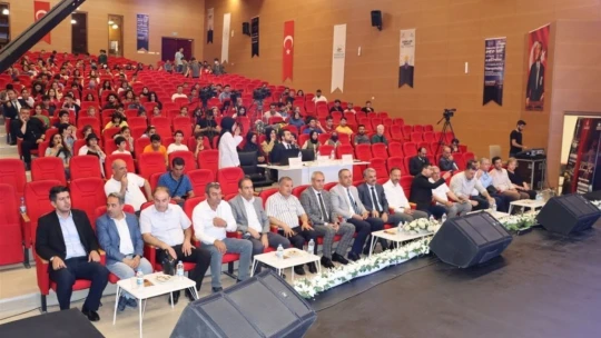 Gençler bilgide yarışıyor