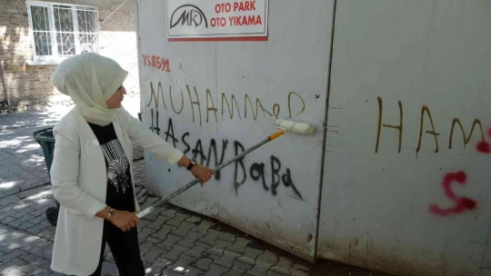 Gençler yazıyor muhtar siliyor