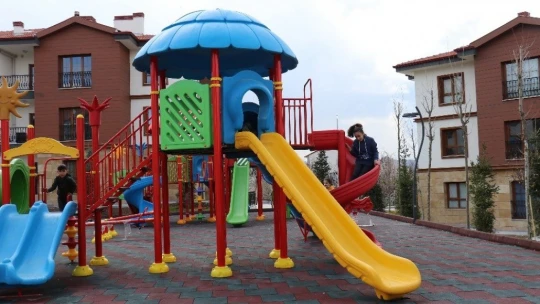 Göl manzaralı deprem konutlarında yaşam başladı