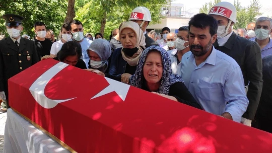 Gölette boğularak ölen Uzman Onbaşı gözyaşları arasında defnedildi