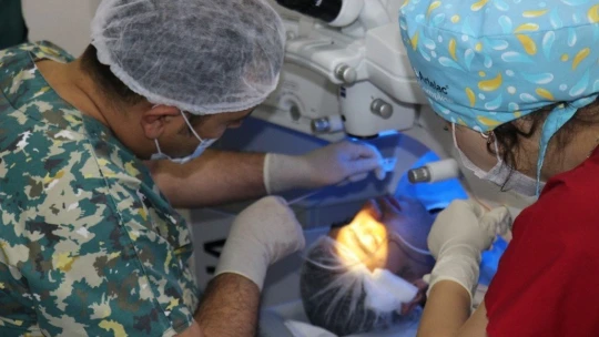 Gözlükle girdiler gözlüksüz çıktılar