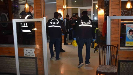 Gözünü kırpmadan husumetlisine kurşun yağdırdı