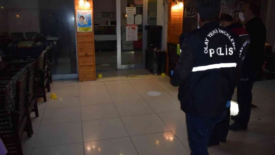 Gözünü kırpmadan husumetlisine kurşun yağdırdı