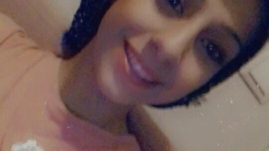 Gözyaşları içinde kayıp kızını arıyor