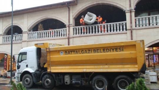 Güder, Şire Pazarı esnafının talebini geri çevirmedi