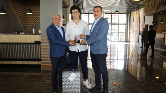 Güder, YKS'de ilk 10 bine giren öğrencileri ağırladı
