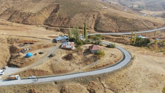 Gülümuşağı Mahallesi ilk kez asfalt ile tanıştı