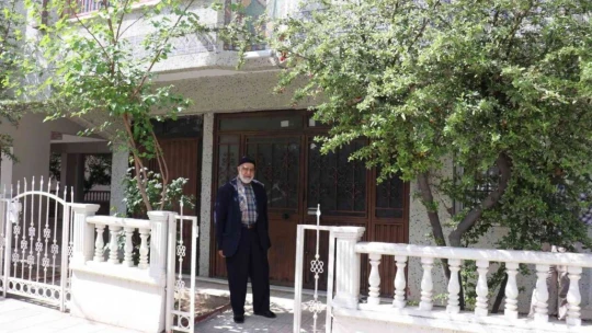 Gündüz vakti apartmanın kapısını çaldılar
