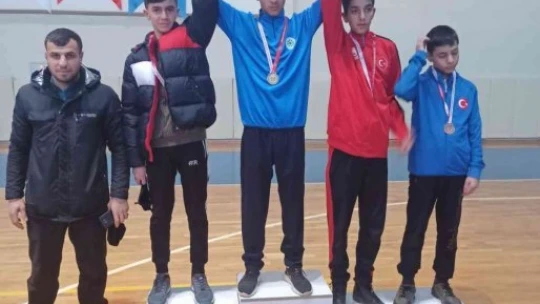 Güreş Şampiyonasında Akçadağ damgası