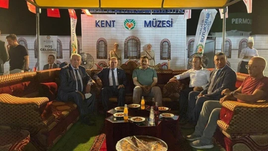 Gürkan, Kıbrıs'ta coşkuyla karşılandı