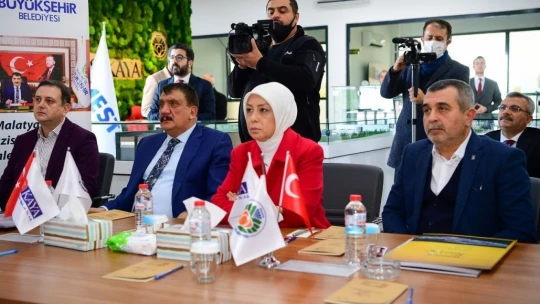 Gürkan, yeni şire pazarını inceledi