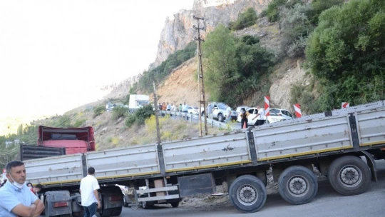 Gürpınar Şelalesi yolunda trafik çilesi