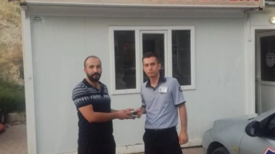 Güvenlik görevlilerinden örnek davranış