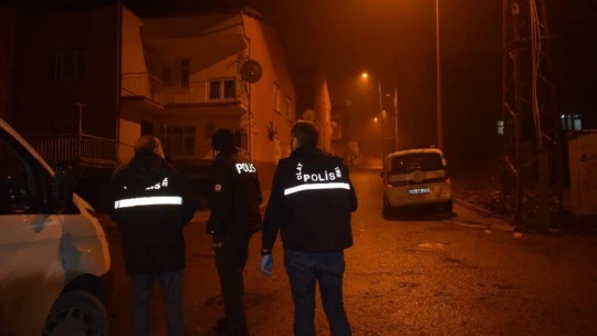 Hafif ticari araçla çarpışan motosikletli ağır yaralandı