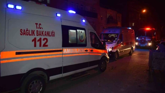 Hafif ticari araçla çarpışan minibüs devrildi: 5 yaralı