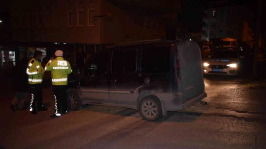 Hafif ticari araçla çarpışan minibüs devrildi: 5 yaralı