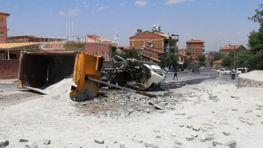 Hafriyat kamyonu ortalığı savaş alanına çevirdi