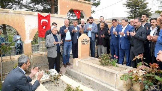 Hamit Fendoğlu, mezarı başında dualarla anıldı