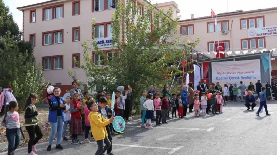 Hastane bahçesinde çocuk şenliği