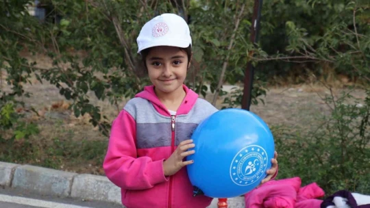 Hastane bahçesinde çocuk şenliği