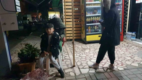 Hatay merkezli iki deprem Alanya'yı da sokağa döktü