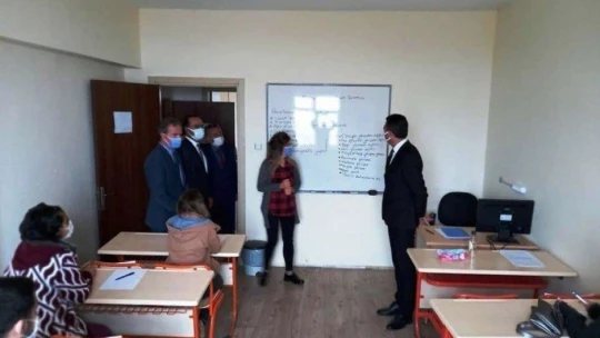 Hekimhan'da okullarda covid-19 denetimi