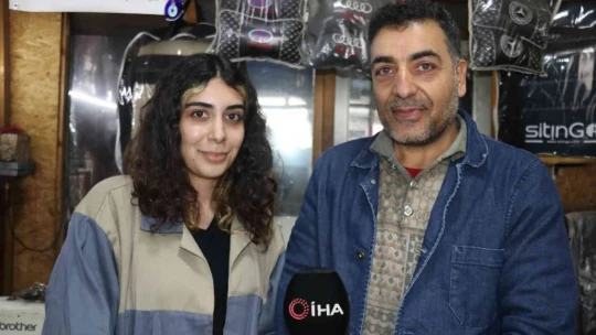 Hem baba mesleğini öğreniyor hem de okuyor